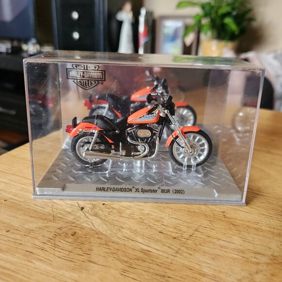 Harley Davidson Small Model - Picture 1 of 6
